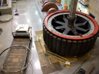 Large generator rotor and windings in an industrial hall